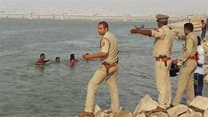  अयोध्या: सरयू नदी में नहाने गए एक ही परिवार के 12 लोग डूबे 