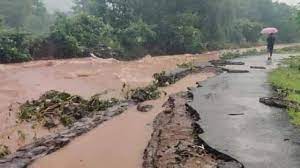 बारिश और बाढ़ से बेहाल महाराष्ट्र, अबतक 136 लोगों की मौत 
