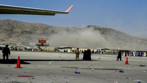 काबुल एयरपोर्ट पर तीन धमाके, 100 से ज्यादा की मौत
