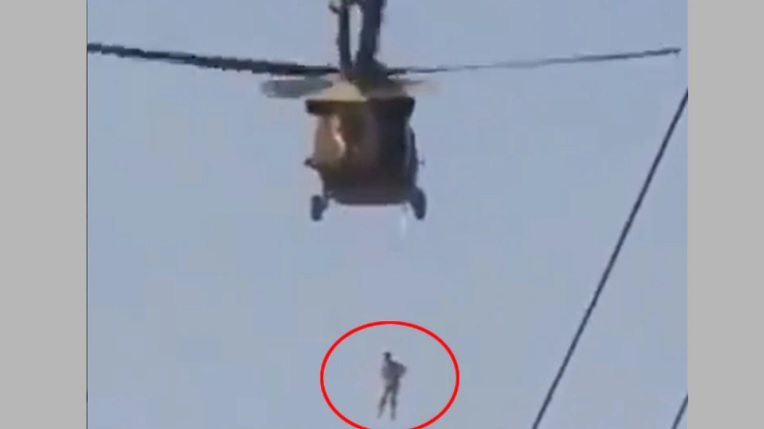  तालिबान की हैवानियत का एक और वीडियो, हेलीकॉप्टर से लटकाया अमेरिकी नागरिक 