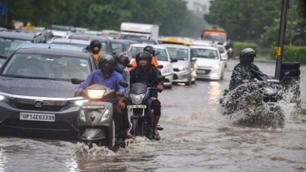 दिल्ली में बारिश का ऑरेंज अलर्ट, कई जगह जलभराव 