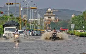  दिल्ली सहित कई राज्यों में बारिश का अलर्ट, बिहार-असम में बाढ़ का कहर 