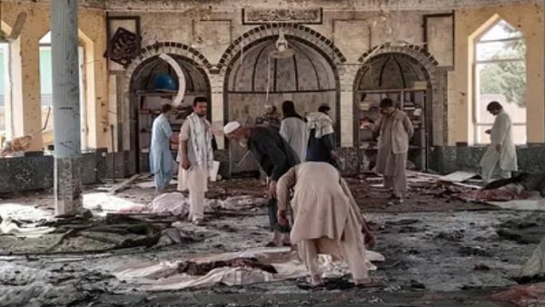 अफगानिस्तान: जुमे की नमाज के बीच मस्जिद में फिर धमाका, 32 की मौत 