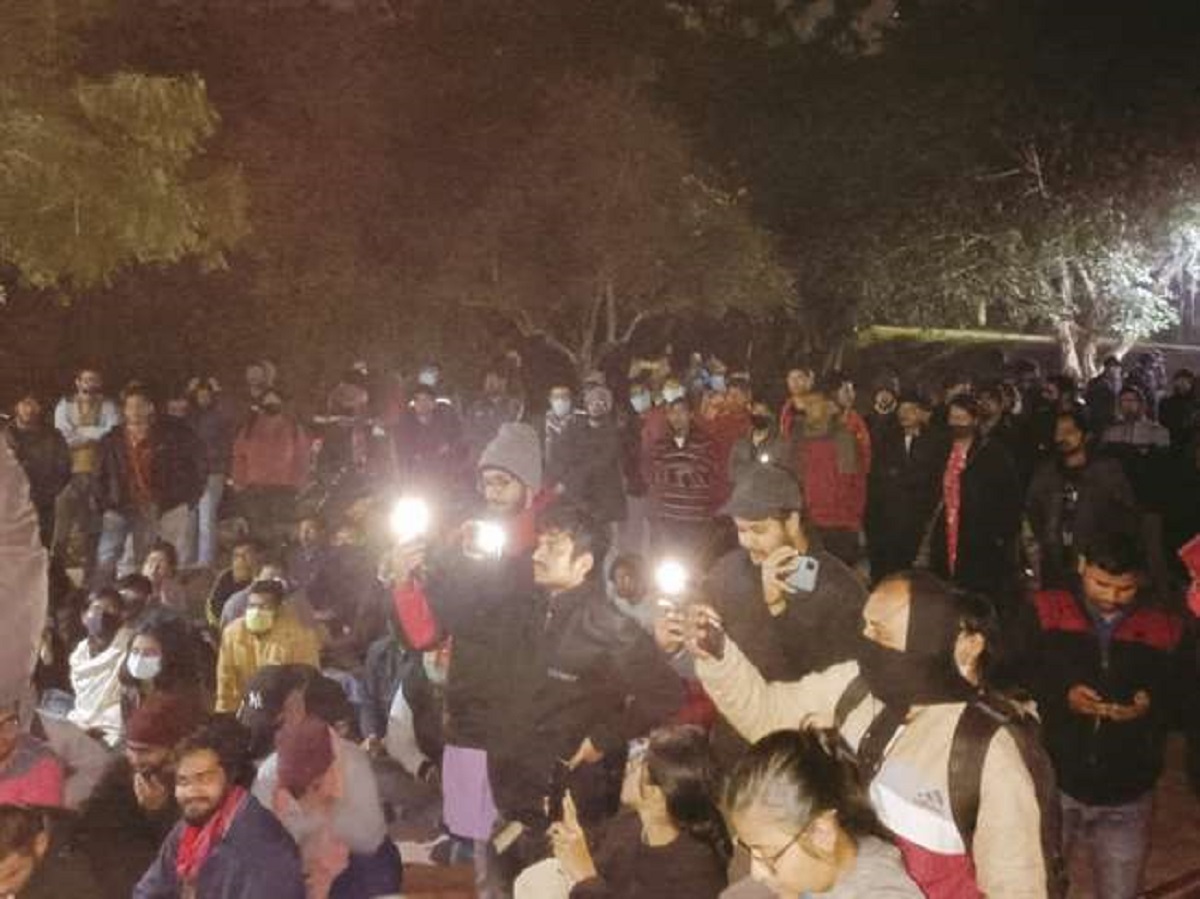 JNU में उठी बाबरी मस्जिद बनाने की मांग, छात्रों ने निकाला पैदल मार्च 