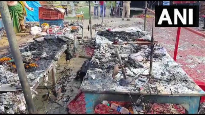 दुर्गा पूजा पंडाल में लगी भीषण आग, पांच लोगों की मौत