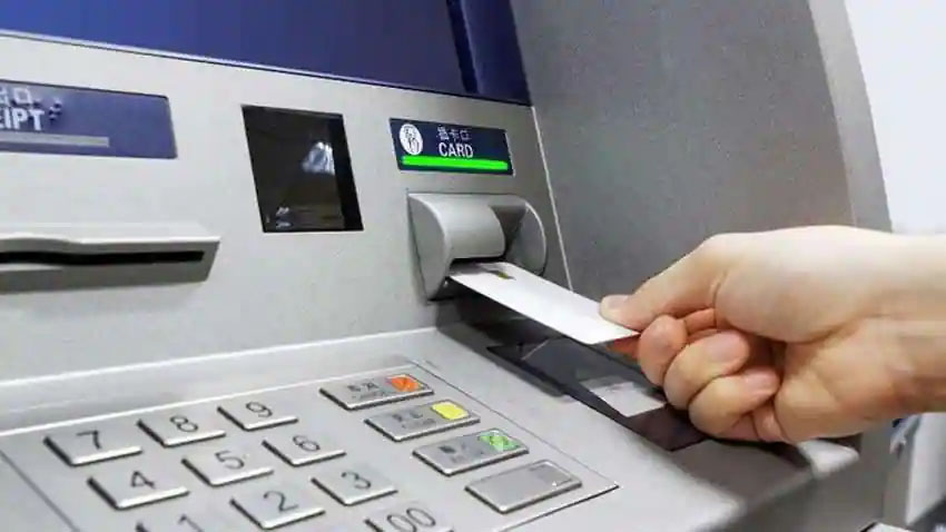 आरबीआई ने ATM से कैश निकालने के नियमों में किया बदलाव, लगेगा ज्यादा चार्ज