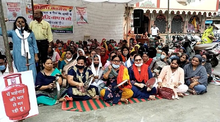 महिला कांग्रेस का बढ़ती महँगाई पर जमकर विरोध, मोदी सरकार को घेरा