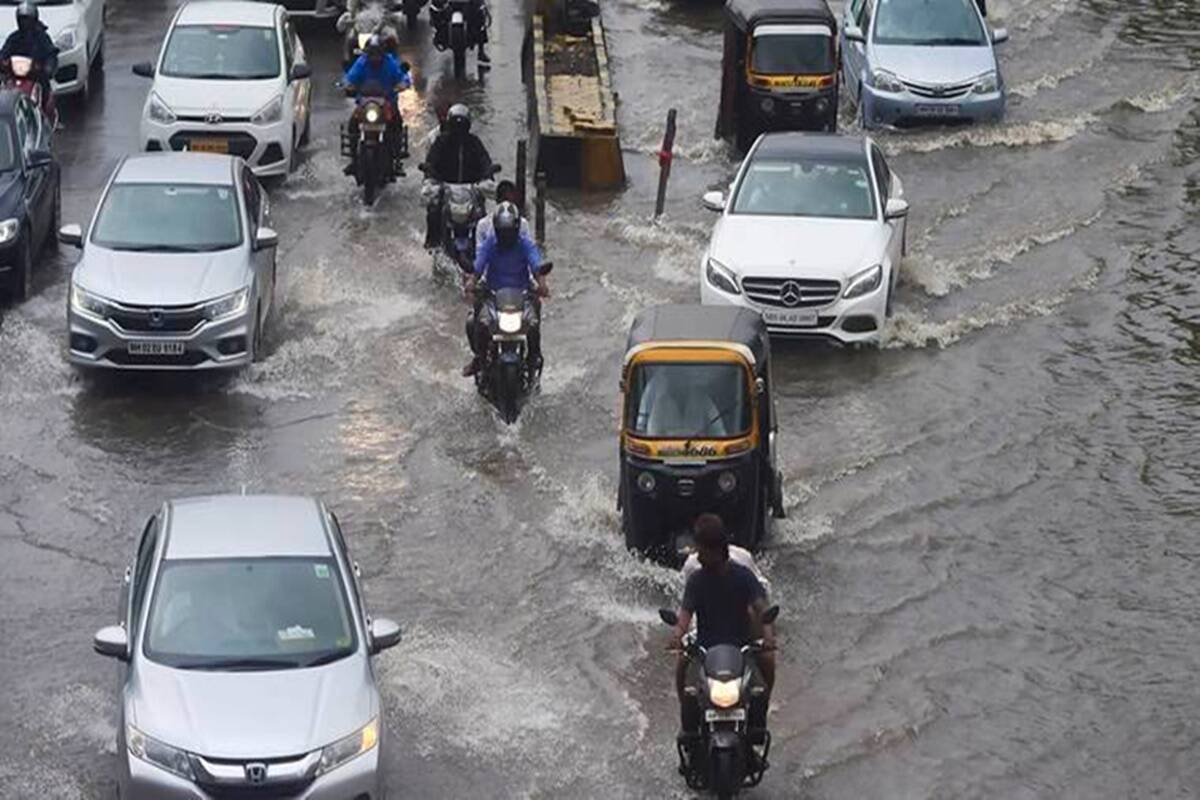 दिल्ली-यूपी में बारिश का दौर जारी, मौसम में घुली ठंडक 