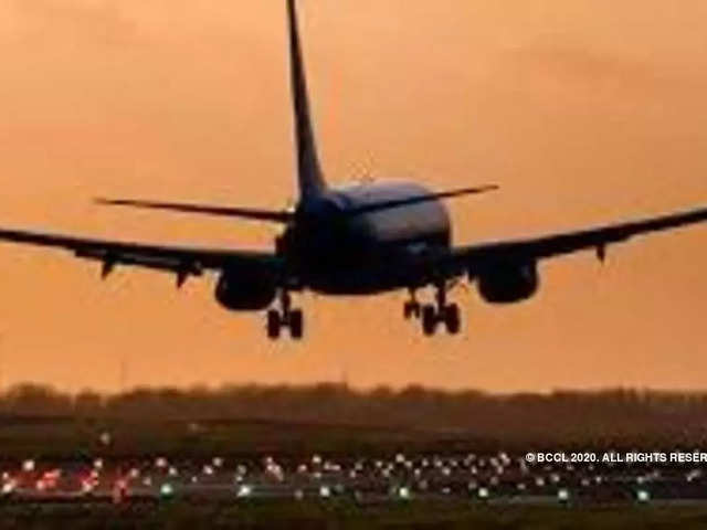 हवाई यात्रा का भी बढ़ा किराया, पांच लाख रुपये का हुआ दिल्ली से लंदन तक का टिकट 