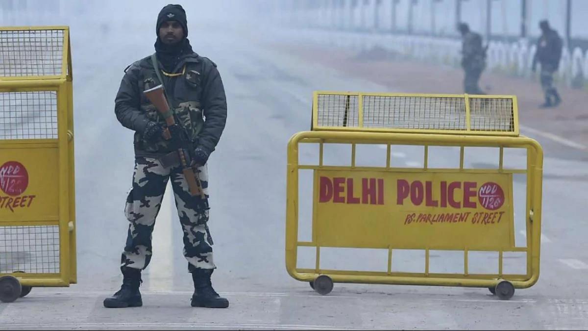  दिल्ली से पाकिस्तानी आतंकी गिरफ्तार, बड़े हमले की साजिश नाकाम 