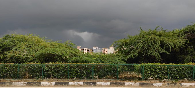  दिल्ली में बारिश ने तोड़े सारे रिकॉर्ड, मौसम विभाग ने जारी किया येलो अलर्ट 