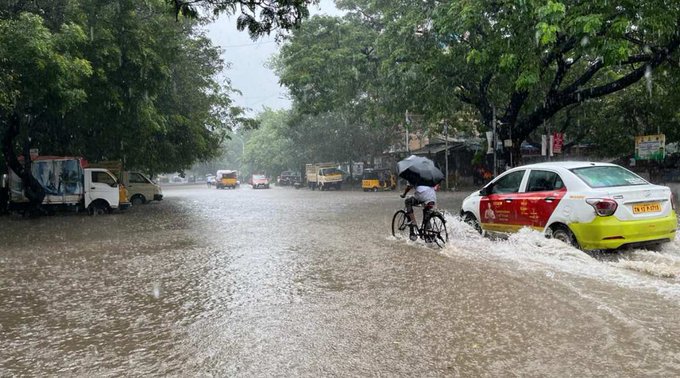  तमिलनाडु में भारी बारिश से तबाही, अब मंडरा रहा चक्रवात का ख़तरा 