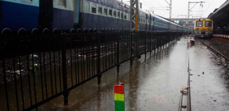  दक्षिण भारत में बारिश का रेलवे पर पड़ा असर, कई ट्रेनें रद्द 
