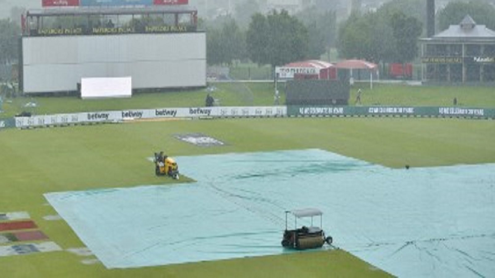  सेंचुरियन टेस्ट के दूसरे दिन बारिश ने बिगाड़ा खेल, बढ़ सकती है दर्शकों की मायूसी 