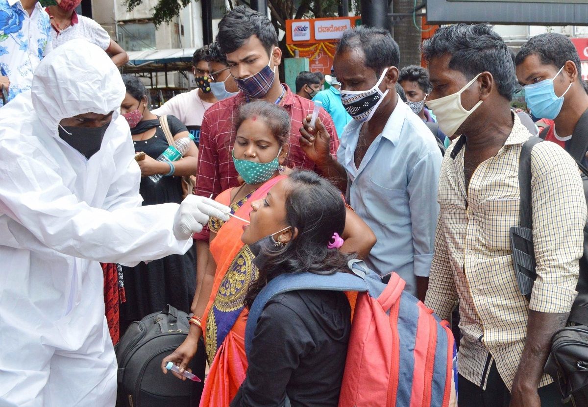 एक्सपर्ट्स की चेतावनी, भारत में जनवरी में होगा ओमिक्रोन का पीक, डेल्टा जैसी हो सकती है लहर