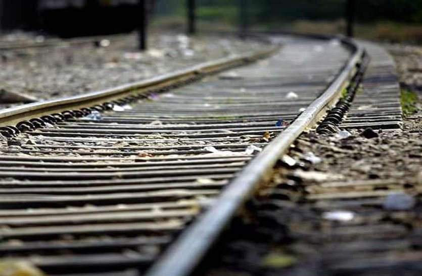  टल गई बड़ी साजिश, अयोध्या में रेल पटरियों से गायब मिले हुक और बोल्ट