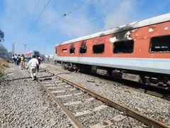  गांधीधाम-पुरी एक्सप्रेस में लगी आग, स्टेशन पर खड़ी थी ट्रेन 