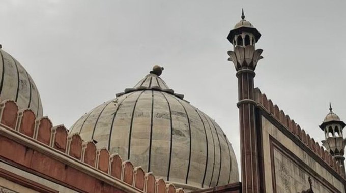 दिल्ली में आंधी-तूफ़ान से कई जगह नुकसान, जामा मस्जिद का गुंबद क्षतिग्रस्त 