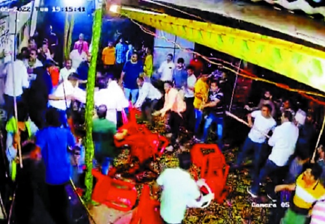 भाजपा प्रत्याशी के कार्यालय पर कांग्रेसियों का हंगामा, थाने में की तोड़फोड़