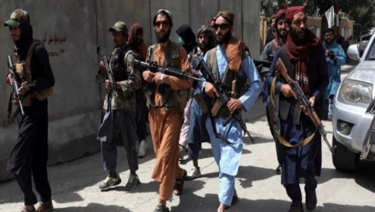 तालिबानियों की क्रूरता, युवक की हत्या कर बाजार में लटकाया शव 