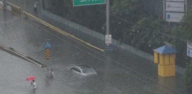 मुंबई में मूसलाधार बारिश का ऑरेंज अलर्ट, 40-50 किलोमीटर की रफ्तार से चलेंगी हवाएं 