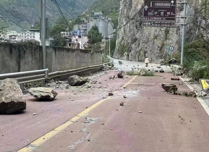  चीन में भूकंप ने मचाई तबाही, 46 लोगों की मौत, कई इमारतें जमींदोज 