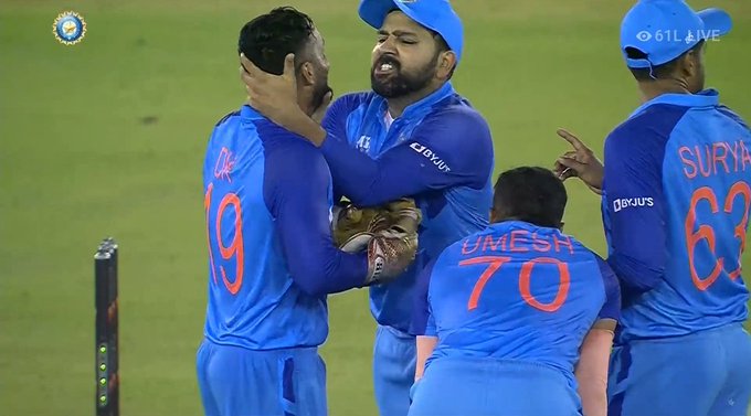  हार के बाद गेंदबाजों पर भड़के रोहित शर्मा, कहा - टीम की योजनाओं को किया चौपट