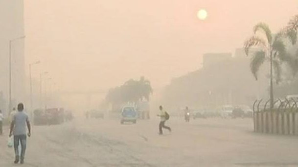  दिल्ली में प्रदूषण फिर घोंटने लगा दम, AQI 300 के पार