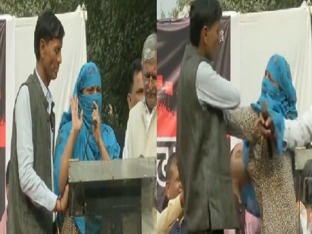हिंदू एकता मंच की महापंचायत में हंगामा, महिला ने युवक को चप्पलों से पीटा